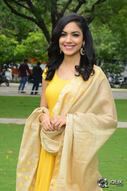 Ritu-Varma-At-Pelli-Chupulu-Movie-Abhinandhana-Sabha